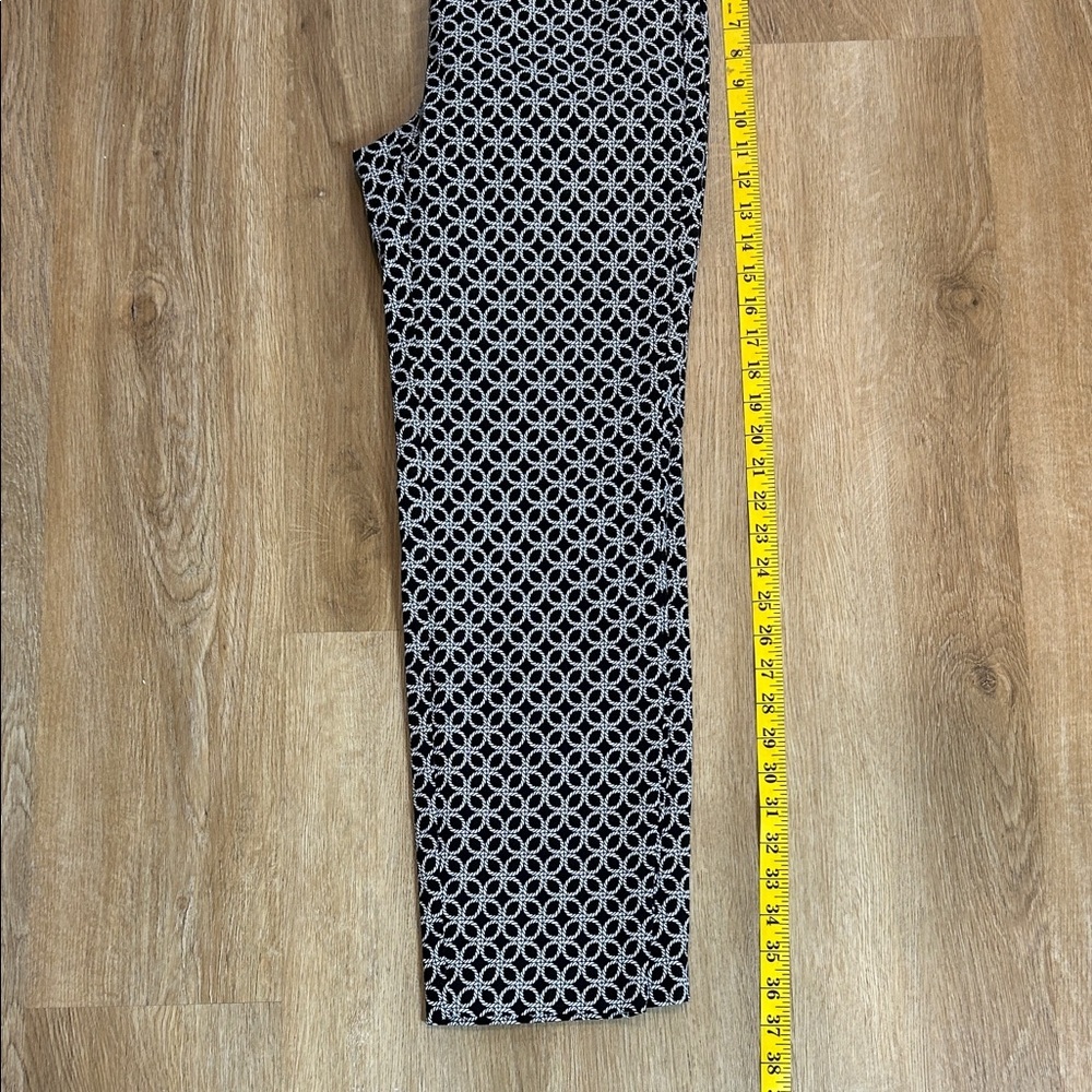 Premise Stylish Black and White Women's stretch cropped Pants - Picture 6 of 9